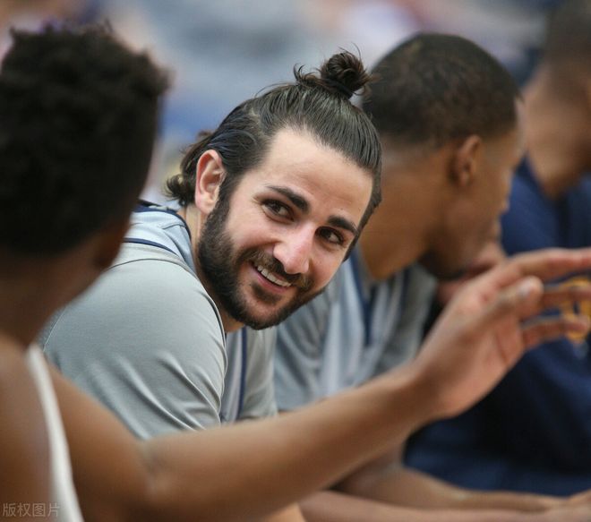 爱游戏APP中超赛程吃紧；菲尼克斯太阳集结日更衣室发声；球迷炸锅；更衣室氛围转暖的简单介绍