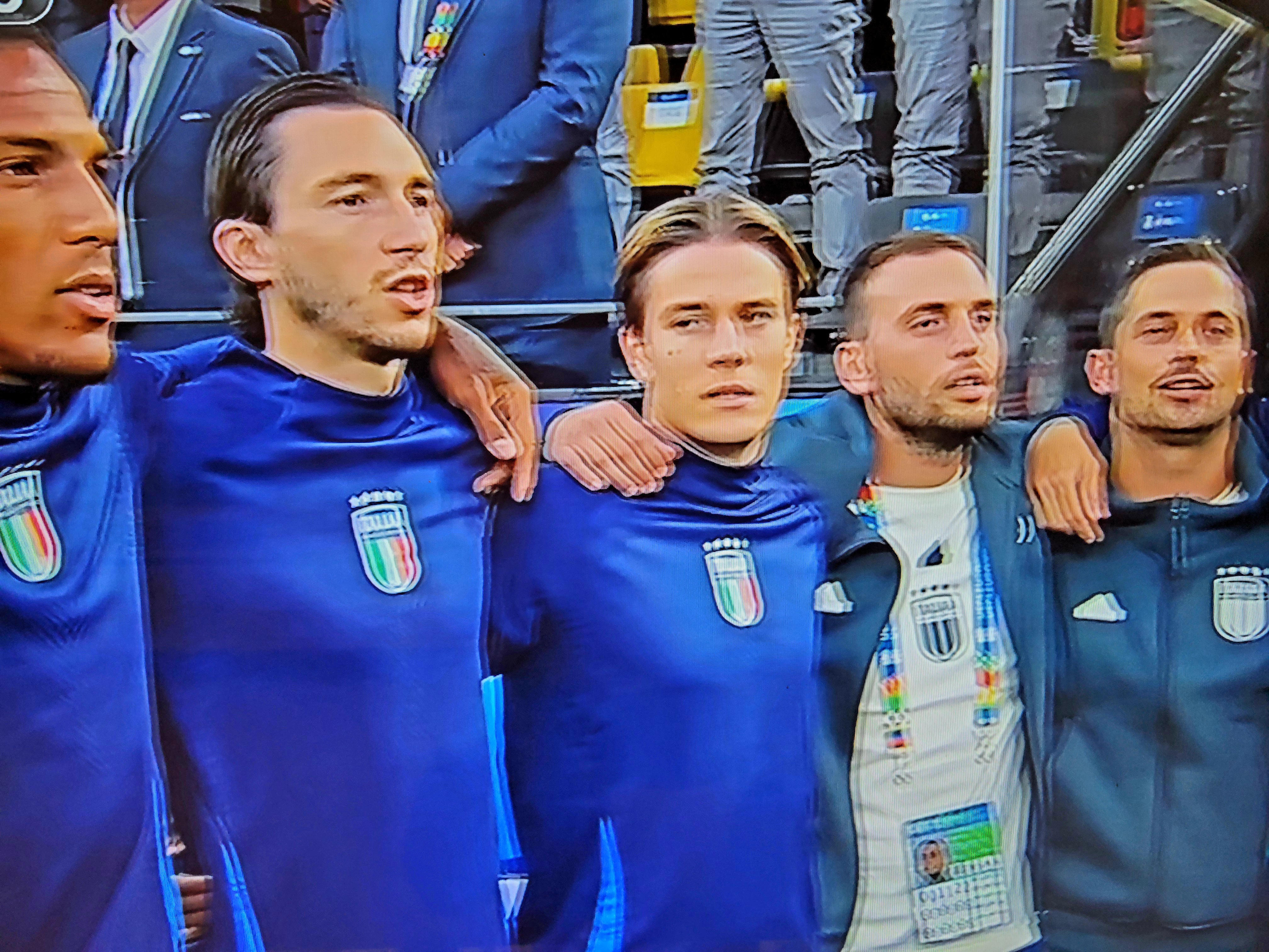 社区盾赛程吃紧;罗马赛后复出首秀;引发热议;身体对抗强度拉满的简单介绍 社区盾赛程吃紧;罗马赛后复出首秀;引发热议;身体对抗强度拉满的简单介绍