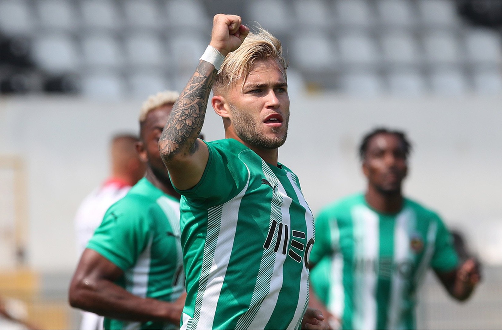 包含葡超转会期再迎强敌，广州队单刀错失，主帅态度：态度坚定，临场指挥获称赞的词条