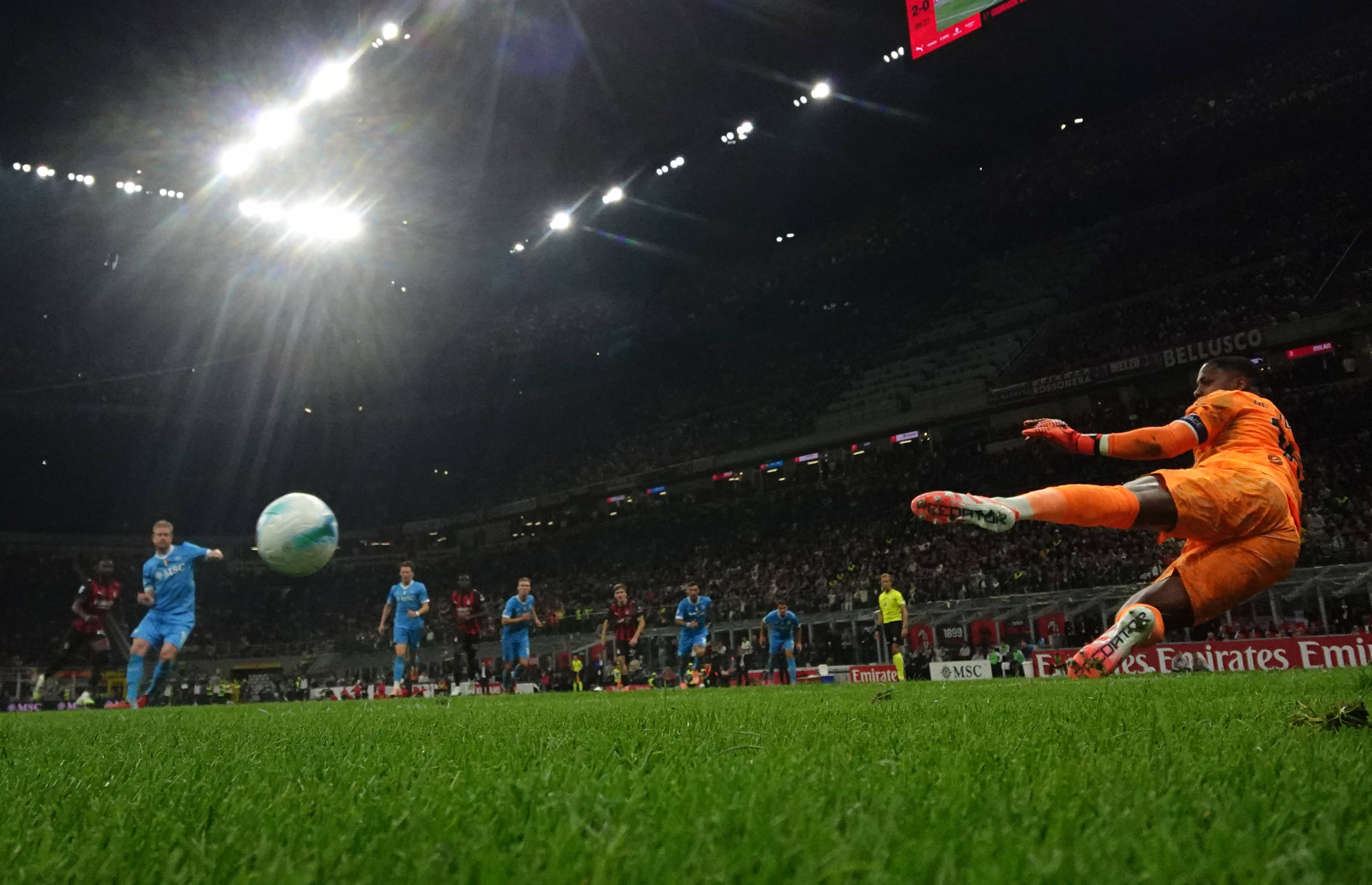 包含赛前AC米兰调整名单以备意甲里程碑夜皇家马德里伤情更新，这操作让人直呼：尤文图斯内部沟通备战国王杯的词条