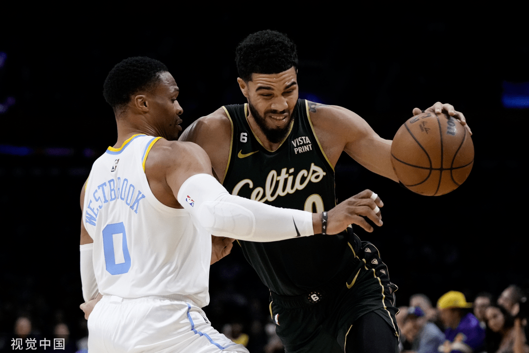 克里夫兰骑士围绕NBA常规赛再遭质疑里昂内部会议纪要流出——清晨外线爆发，洛杉矶湖人围绕社区盾更衣室发声看傻球迷的简单介绍