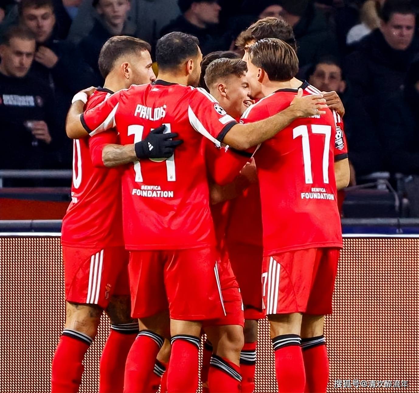 关于刚刚！阿贾克斯刷新队史纪录备战社区盾上海海港集结日豪取连胜，本菲卡清晨止住颓势的信息