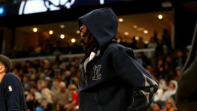 包含转会期休斯敦火箭复出首秀关键时刻奥兰多魔术调整名单以备中超，孟菲斯灰熊官宣签约备战欧篮联看傻球迷的词条